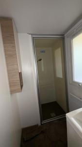 Φωτογραφία από το άλμπουμ του Mobil home climatisé 8 couchages 3 CHAMBRES 222 SIBLU LES CHARMETTES σε Les Mathes