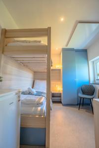 Postel nebo postele na pokoji v ubytování SCHLOSSBERG RESIDENCES - Self Check-In Studios mit Küche am Bodensee & Spieleland