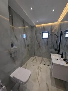 Et badeværelse på Zenith DM 2 Otopeni Airport & Therme