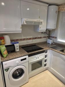 Kuchyň nebo kuchyňský kout v ubytování Apartamento Acapulco III Primera linea