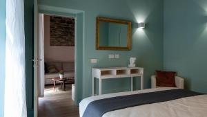 Un pat sau paturi într-o cameră la Alloggio del 1400 in centro storico