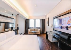 Rúm í herbergi á Crystal Orange Hotel Shanghai Kangqiao Branch