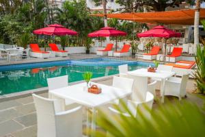 Maashpi Hotel & Resort, Candolim内部或周边的泳池