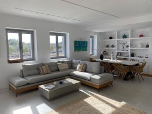 Χώρος καθιστικού στο Clepsydra Residence