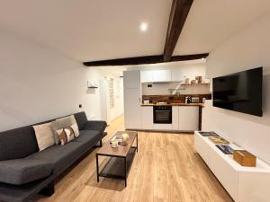 a living room with a couch and a table at Le petit Vasselot, Centre de Rennes in Rennes +21 photos