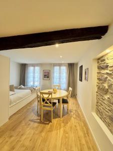 Кровать или кровати в номере Le petit Vasselot, Centre de Rennes +21 фотография