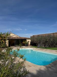a swimming pool in front of a house at L'Atelier d'André in Beaumes-de-Venise