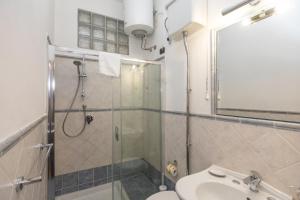 Et badeværelse på Domus 116 Ortigia by Ortigiaapartments + 13 billeder