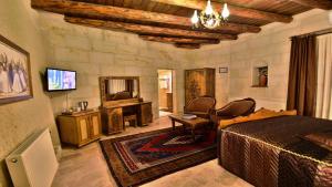 TV a/nebo společenská místnost v ubytování Harman Cave Hotel