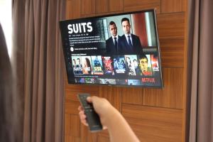 TV a/nebo společenská místnost v ubytování Hotel Santika Premiere Semarang