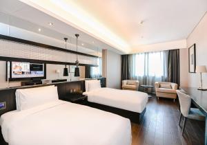Rúm í herbergi á Crystal Orange Hotel Shanghai Kangqiao Branch