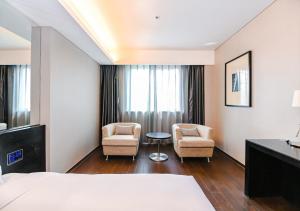Rúm í herbergi á Crystal Orange Hotel Shanghai Kangqiao Branch