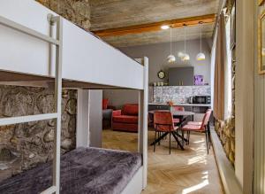A cozinha ou kitchenette de Guesthouse of Manoni Ratiani