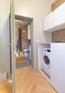 A cozinha ou kitchenette de Guesthouse of Manoni Ratiani