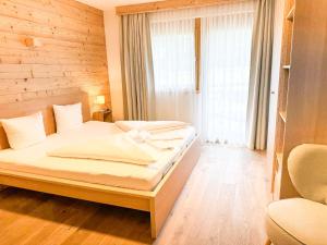 Postel nebo postele na pokoji v ubytování Alpenchalet im Leutaschtal
