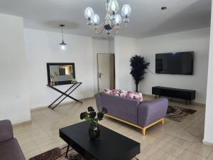 a living room with a couch and a table at אירוח באכזיב in Ma'alot Tarshiha