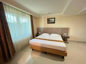 Postel nebo postele na pokoji v ubytování Manise Hotel