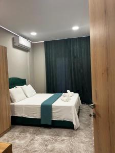 Cama o camas de una habitación en Emerald home