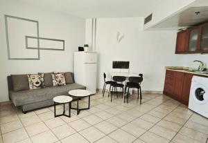 Una cocina o cocineta en GO to apartments in Leonardo