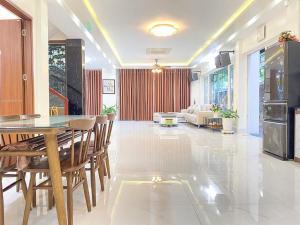 Η κουζίνα ή μικρή κουζίνα στο Villa FLC SẦM SƠN NT05