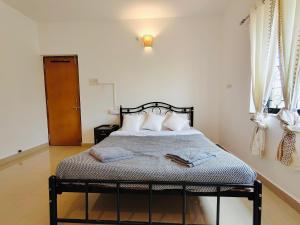 Ένα ή περισσότερα κρεβάτια σε δωμάτιο στο Polka BnB