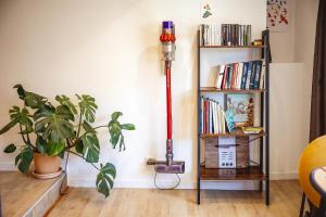 Knihovna v apartmánu