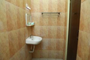 a bathroom with a sink and a mirror on the wall at Shiva Nest in Tiruchchirāppalli +32 photos