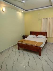Ένα ή περισσότερα κρεβάτια σε δωμάτιο στο Sri KASTHURI Residency