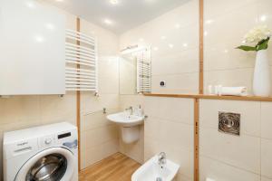 Kúpeľňa v ubytovaní Jasnoszary Apartament Sun Seasons 24 w Kołobrzegu Blisko Morza by Noclegi Renters