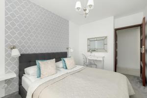 Posteľ alebo postele v izbe v ubytovaní Jasnoszary Apartament Sun Seasons 24 w Kołobrzegu Blisko Morza by Noclegi Renters