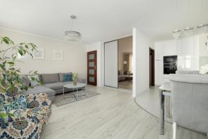 Posedenie v ubytovaní Jasnoszary Apartament Sun Seasons 24 w Kołobrzegu Blisko Morza by Noclegi Renters