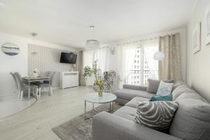 Posedenie v ubytovaní Jasnoszary Apartament Sun Seasons 24 w Kołobrzegu Blisko Morza by Noclegi Renters