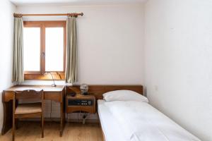 Postel nebo postele na pokoji v ubytování Hotel Chesa Grischa