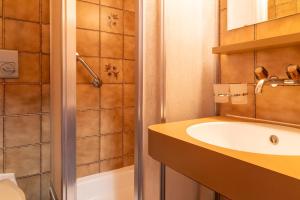 Koupelna v ubytování Hotel Chesa Grischa