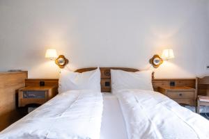 Postel nebo postele na pokoji v ubytování Hotel Chesa Grischa