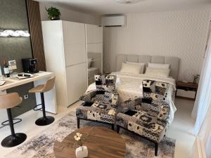 a bedroom with a bed and a desk and a chair at Apartmani Beril Lux in Rovinj