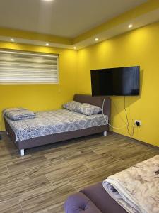 Postel nebo postele na pokoji v ubytování Apartmane Savic
