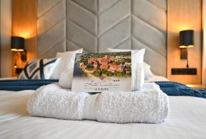 Postel nebo postele na pokoji v ubytování Hotel Centrum Malbork