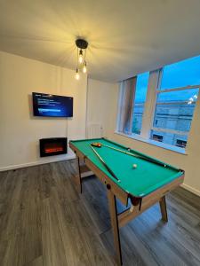 Τραπέζι μπιλιάρδου στο Rawson Apartments - Stylish City Centre Hideaway with 85 inch TV Cinema Room & Pool Table +12 φωτογραφίες