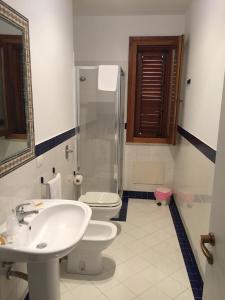 Bilik mandi di Villa Favonio