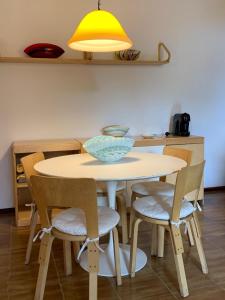 a table with chairs and a bowl on top of it at Villetta Gloria in Venice-Lido