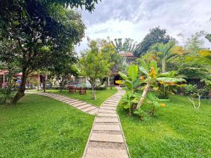 Garður fyrir utan Sala Noble Siem Reap