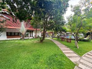 Garður fyrir utan Sala Noble Siem Reap