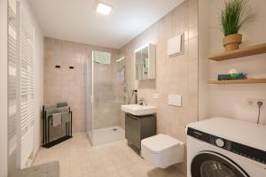 Ένα μπάνιο στο Ferienwohnung Karwendelblick No9