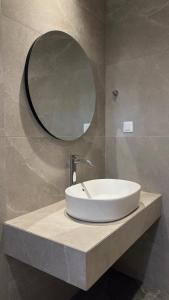 A bathroom at Mesohori studios