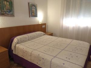 Postel nebo postele na pokoji v ubytování Hostal Gran Via Levante