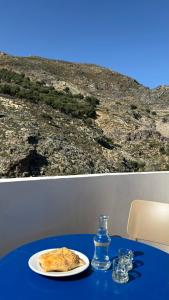 A general mountain view or a mountain view taken from Az apartmant
