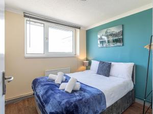 Postel nebo postele na pokoji v ubytování 4 Bed Home Near New Cross Hospital-Contractors, Relocation, Families