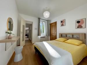a bedroom with a large bed and a mirror at Chaleureux Appartement RDC 49 m2 avec Jardin in Aix-en-Provence