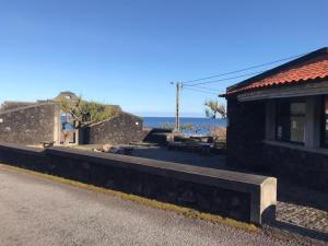 a building on the side of a road near the ocean at Casa da Prainha 4 in São Caetano